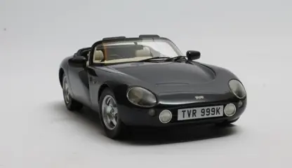 Cult Scale Models - 1:18 - TVR Griffith 1993 Paars Metallic - CML144-2