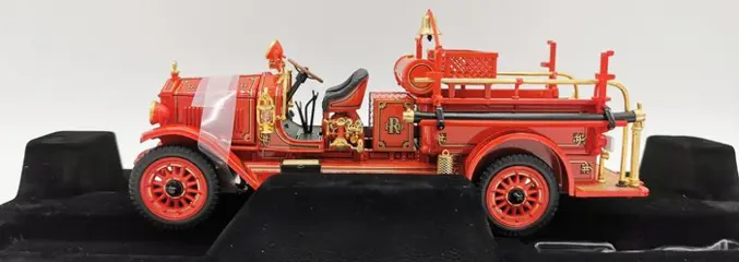 Signature Models - 1:24 - - 1923 Maxim C 1 and C-2 - 24k gold plated coin - Limited edition