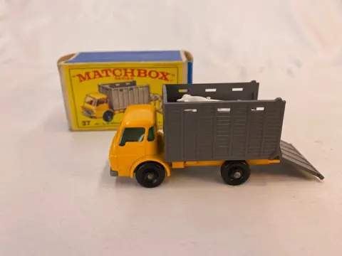 Matchbox - 1:64 - Cattle Truck Nr. 37