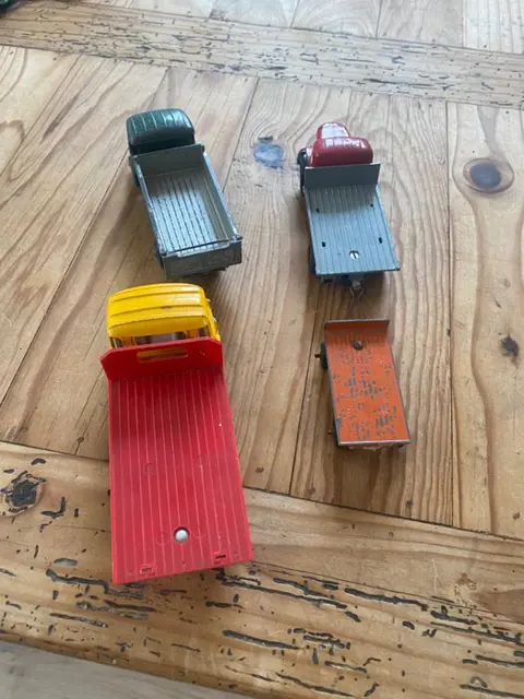 Dinky Toys - 1:43 - Berliet, Simca Cargo