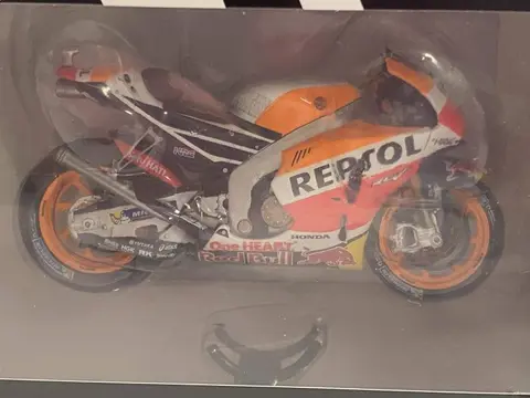 Minichamps - 1:18 - Dani Pedrosa Honda RC213V #26 - MotoGP 2017