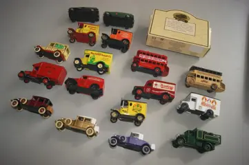 Days Gone - Lledo - 1:48 - 19 x ModellenLledo "1930 Limousines & Transport Vans" - Full Die-Cast - Made in England