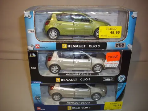 Welly (2x) + New Ray/Speed Car (3x) + Bburago (4x): 9 stuks in totaal - 1:32 - Renault divers: Clio Sport + Laguna Coupé + Twingo (GT) + Mégane Scenic + CLio 3 (9 stuks in totaal)