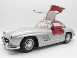 Eaglemoss - 1:8 - Mercedes-Benz 300 SL Gullwing silver from 1955 - Complex model bestaande uit meer dan 2300 afzonderlijke onderdelen