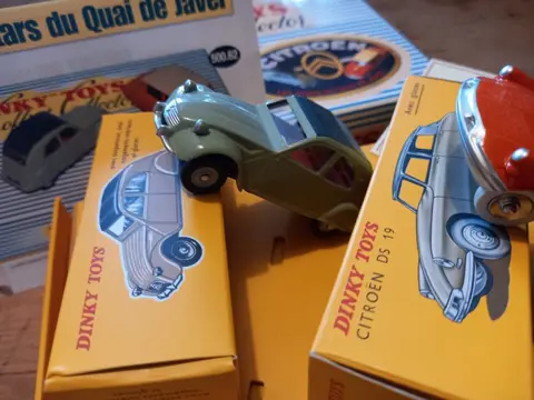 Atlas-Dinky Toys - 1:400 - 3 Coffrets: Prototypes 1960, Services Publics, les Stars du Quai de Javel. - Dozen, individuele dozen, certificaten van echtheid, boekjes