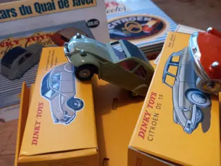 Atlas-Dinky Toys - 1:400 - 3 Coffrets: Prototypes 1960, Services Publics, les Stars du Quai de Javel. - Dozen, individuele dozen, certificaten van echtheid, boekjes