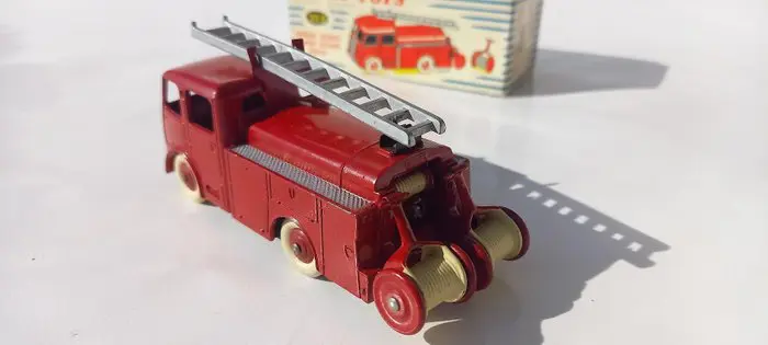 Dinky Toys - 1:43 - ref. 32E Berliet Premier secours pompier