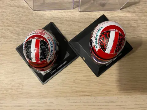 Spark - 1:5 - Pack Cascos Piloto Ferrari - Charles Leclerc 2019 en 2020