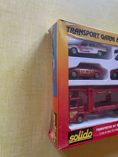 Solido - 1:43 - 2 coffrets différents porte voitures avec voitures