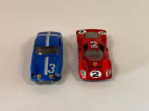 Politoys - 1:43 - Ferrari P4 rot Nr. 574, Ferrari 330 GTC blau Nr. 562 - Gemaakt in Italië