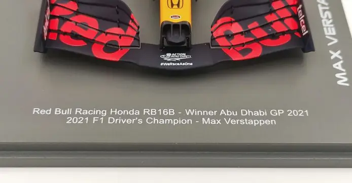 Spark - 1:18 - Red Bull Racing Honda RB16B Winner Abu Dhabi GP 2021 - 2021 F1 Driver's Champion - Max Verstappen