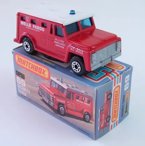 Matchbox - 1:55 - Wreck Truck Nr.61 and Security Truck (2x) Nr. 69
