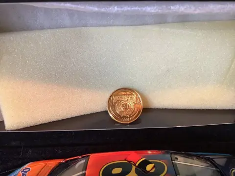 Action - 1:24 - Ford taurus nascar