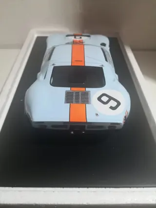 Spark - 1:18 - Ford GT40 Team Wyer Le Mans 24h Winner 1968 Rodriguez-Bianchi - 18LM68