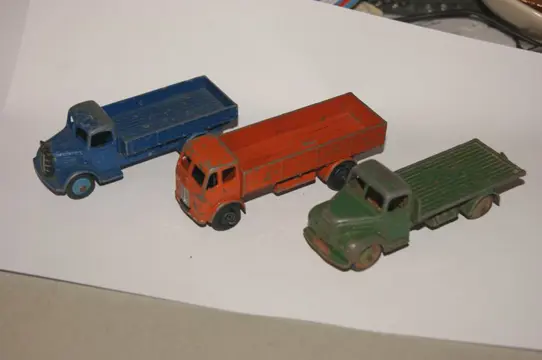 Dinky Toys - 1:48 - First Original Issues "Leyland Forward Control Lorry" no. 25R - 1948 - "Fordson Thames Flat Truck" no.30R - 1951 & "Austin Wagon"no.30J - 1950