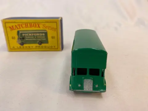 Matchbox - 1:64 - Umzugswagen / Pickford Removal Van Nr. 46