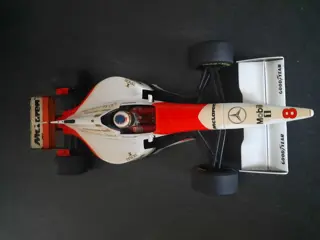 Minichamps - 1:18 - Mclaren Mercedes MP4/10 - Mika Hakkinen