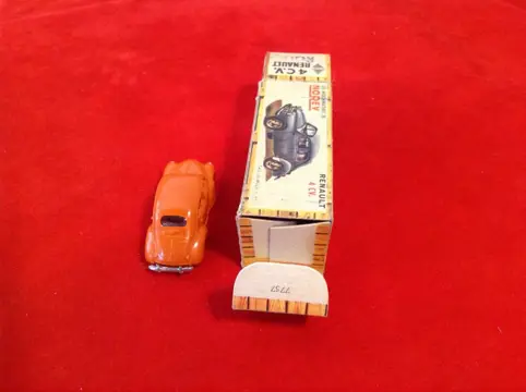 Norev - 1:86 - ref. 7 Renault 4CV Saloon Berline Berlina 1954 - ongelooflijke omstandigheden - inderdaad zeer zeldzaam