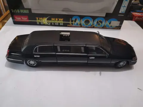 Sunstar - 1:18 - Lincoln Limousine