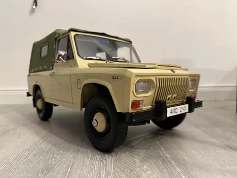 Eaglemoss - 1:8 - ARO 240 d