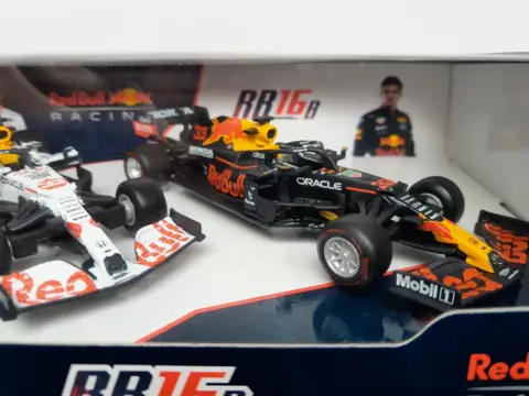 Burago - 1:43 - Coffret 2 modelli RB 16B