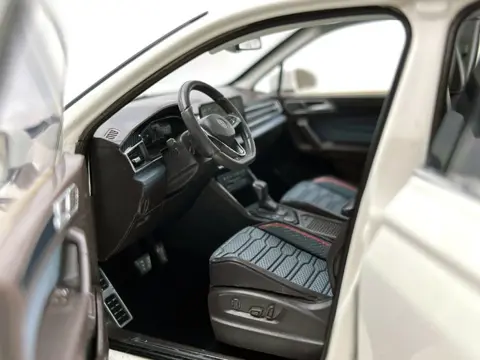 Paudi Model - 1:18 - Volkswagen Tiguan LSUV - 2021