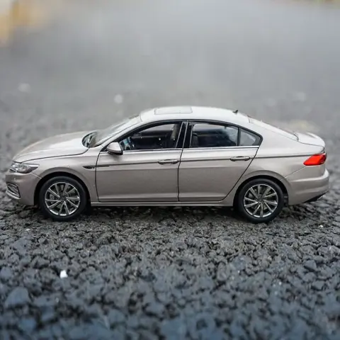 Paudi Model - 1:18 - Volkswagen Bora - 2019