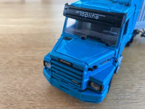 Tekno - 1:50 - Scania 143m 450 Topline
