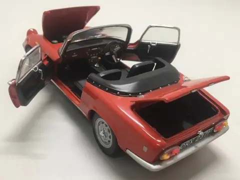 Sunstar / Kyosho - 1:18 - Lotus - Elan uit 1966 / Europa uit 1974
