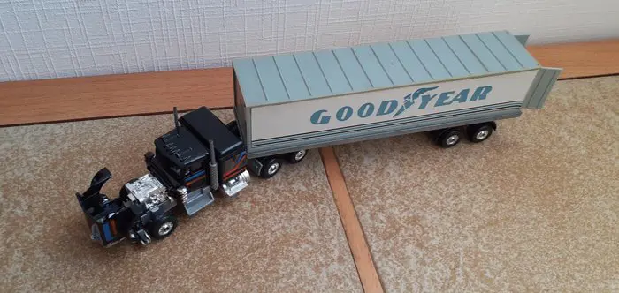 Ertl, Caliber, Action, Pem, Playart - 1:64 - Lot de 5 camions avec Remorques