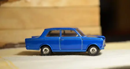 Dinky Toys - 1:43 - Vauxhall Viva nr. 136 - Made in England
