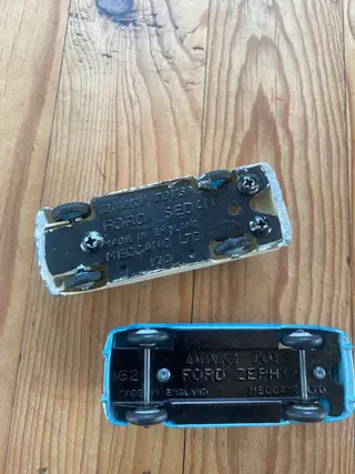 Dinky Toys - 1:43 - Ford Zephyr n. 33 - Ford Sedan