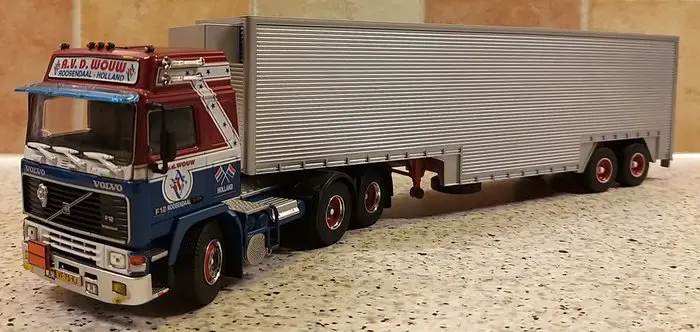 Tekno - 1:50 - VOLVO F12 Globetrotter - trekker met Freuhauf classic trailer "A. v.d. Wouw