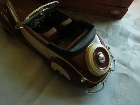 Guiloy - Top Line - 1:18 - BMW 327 Cabrio -1937 - Ref.68565