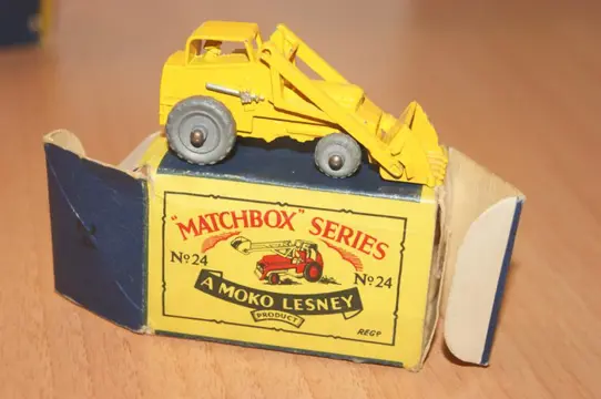 A Moko Lesney Product "Matchbox" 1-75 Regular Wheels Series - 1:76 - Moko Mint Model Original 1956 First Issue - Small Version - "WEATHERILL" Hydraulic Excavator no.24a - 1956 - In Moko Original Issue Second Serie "Moko"-Box, Type "B2"- 1956/'58