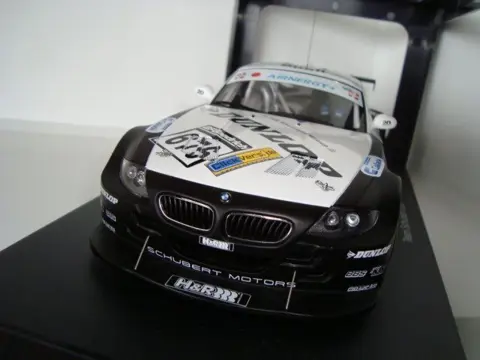 Autoart - 1:18 - BMW Z4 Coupe Team Schubert 2006