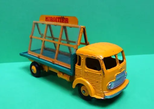 Dinky Toys - 1:43 - ref. 33 Simca Cargo Saint Gobain