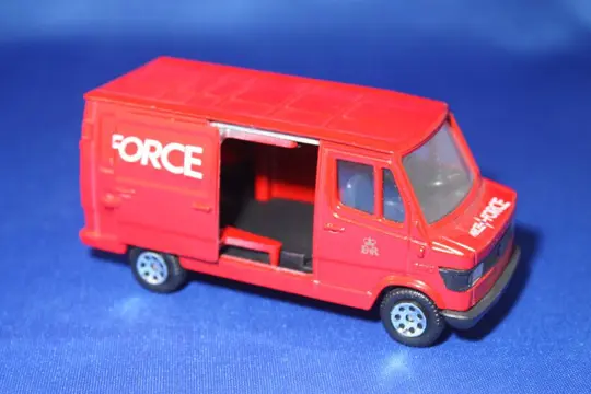 Corgi - 1:43 - Royal Mail Parcels Trucks