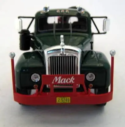 IXO - 1:43 - Mack B61 Darkgreen 1953 - Beperkte editie