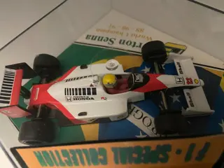 Onyx - Vitesse VC Models - 1:43 - McLaren - box met Brasil vlag en spiegelwand