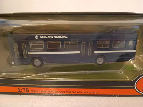 Gilbow - 1:76 - Bus Anglaise - 4 * Engelse bussen twee en één dek