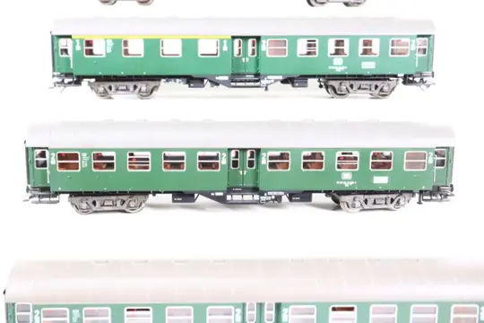Fleischmann H0 - Passagiersrijtuig - 4 Umbaurijtuigen 2e en 1e klasse - DB