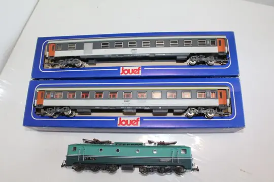 Jouef H0 - 8445/5363/5364 - Elektrische locomotief, Passagiersrijtuig - CC 7107 met 2 koraalwagons - SNCF