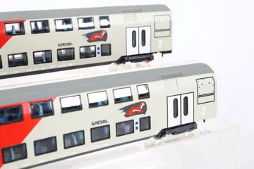 Minitrix N - Passagiersrijtuig - Twee dubbeldeksrijtuigen 'Wiesel' - ÖBB