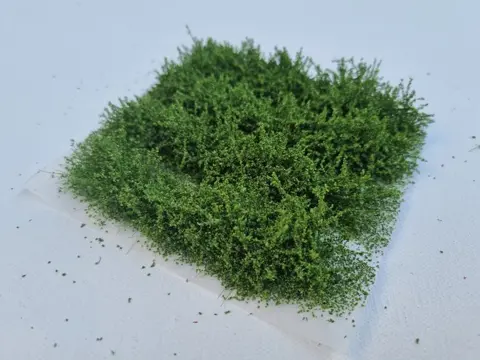 Gminiatures H0 - 100 - Landschap - Pak met 11 struiken, plukjes en bloemen