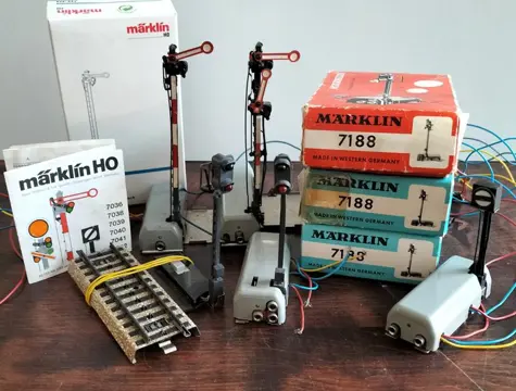 Märklin H0 - 7039/7339/7041/7042/7188 - Toebehoren - 5 Seinen