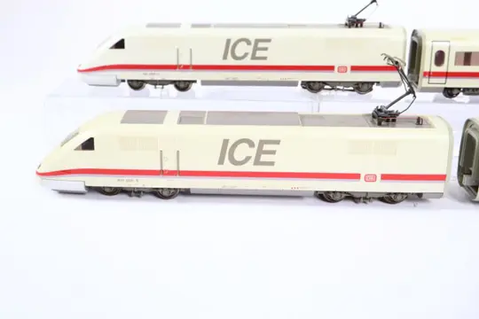 Märklin H0 - 4374 - Treinstel - ICE 1 met tussenwagen - DB