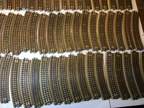 Märklin H0 - 3600 serie - Rails - 122-delige partij M-Rail met doorgetrokken middenrail