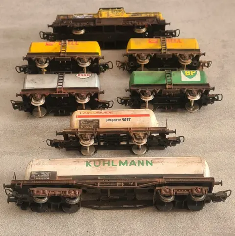 Lima H0 - Diesellocomotief, Goederenwagon - V-100 gepatineerde goederentrein - SNCF