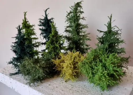 GMiniatures H0 - Landschap - 30 sparren en 15 struiken